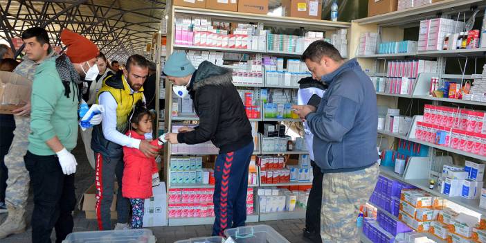 Depremzede eczacılardan 'konteyner eczane'