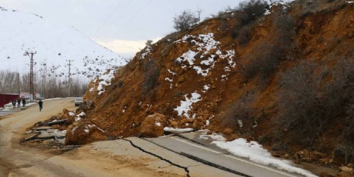 Deprem bir ilçenin yerini değiştirdi