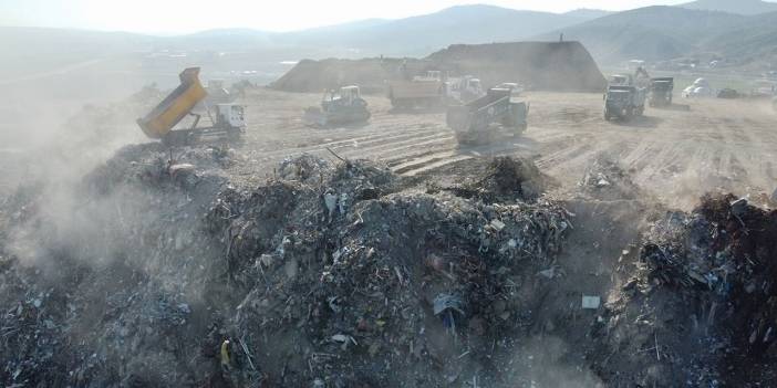 1999 depreminin on katı enkaz oluştu