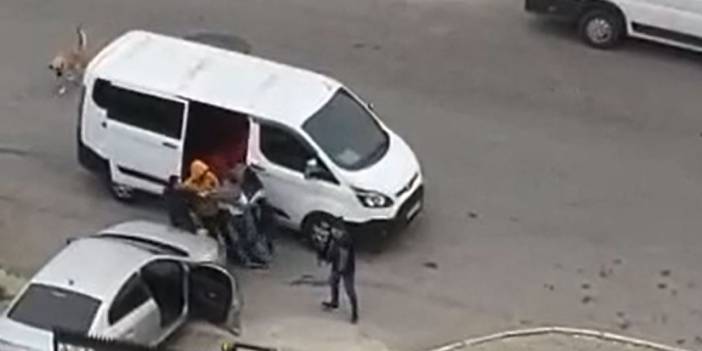 Otomobilin yolunu kesip sürücüyü kaçırdılar