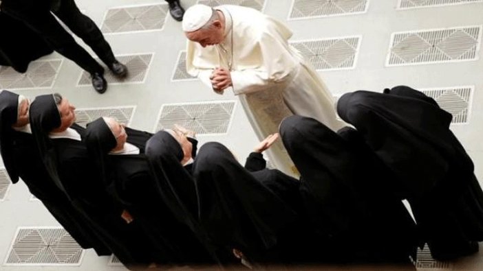 Papa'dan skandal itiraf! 'Rahibeler seks kölesi olarak kullanılıyor'