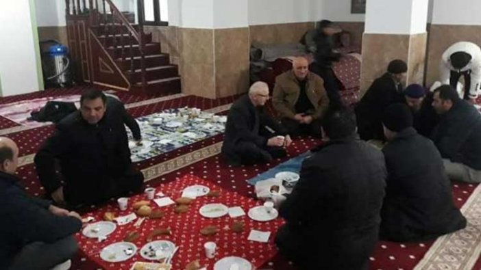 AKP’li başkandan camide kahvaltılı seçim toplantısı