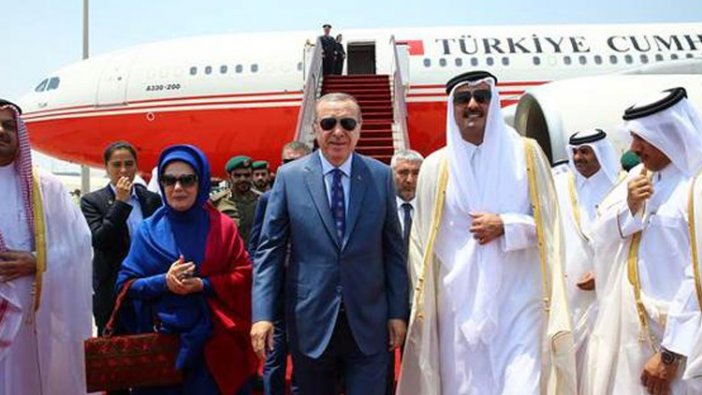Körfez Turu kapsamında Katar'a giden Erdoğan'ı havalimanında Emir Al-Sani karşıladı