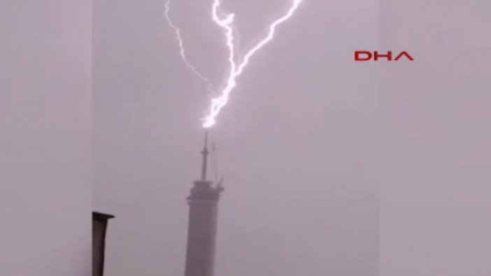 Çamlıca Televizyon Kulesi'ne yıldırım düştü! İşte o anlar...