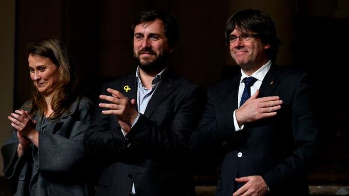 İspanya seçimi kazanan Katalan siyasetçilere mazbatasını vermedi