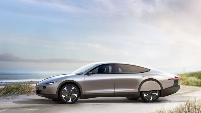 Hollandalı öğrenciler yaptı! İşte "güneş enerjisi" ile çalışan otomobil