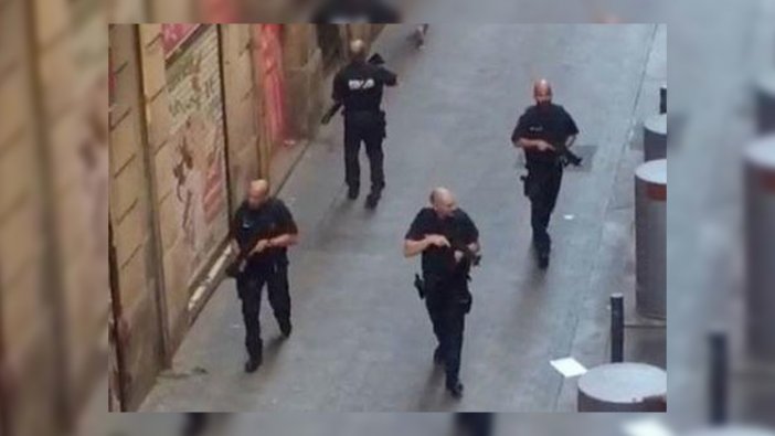 Barselona'da polis Türk restoranına rehine kurtarma operasyonuna hazırlanıyor