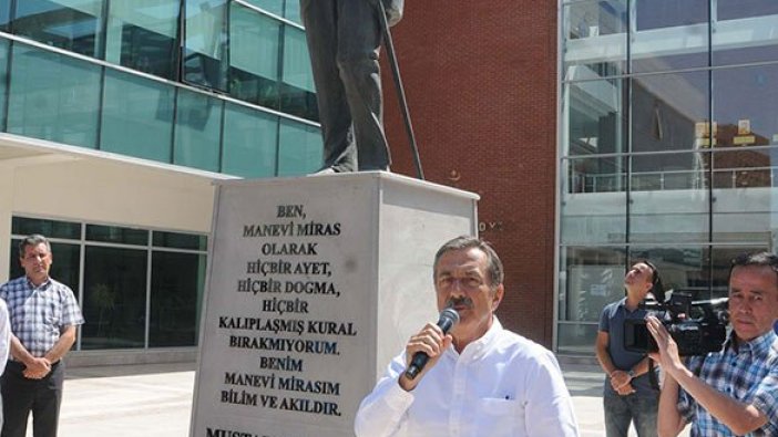 Eskişehir'de Atatürk heykeline çirkin saldırı