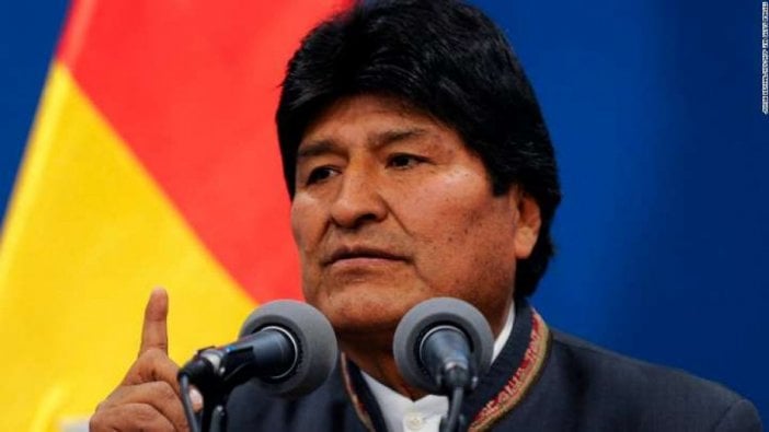 Bolivya'da Devlet Başkanı istifasını açıkladı : Siyasilerin ailelerine işkence yapmaktan geri dursun,kessin diye istifa ettim 