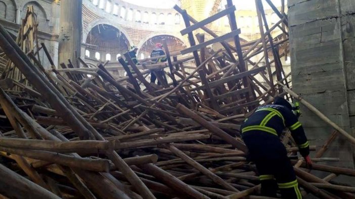 Türkiye'nin en büyük ikinci camisindeki çöküntünün altında kalan vatandaşa 30 saattir ulaşılamadı