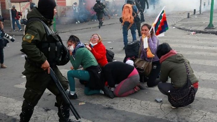 Bolivya'da sağcı Devlet Başkanı Anez halka karşı silah kullanmayı serbest ilan etti