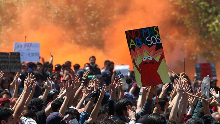 Şili’de eylemciler anayasa uzlaşmasını reddetti