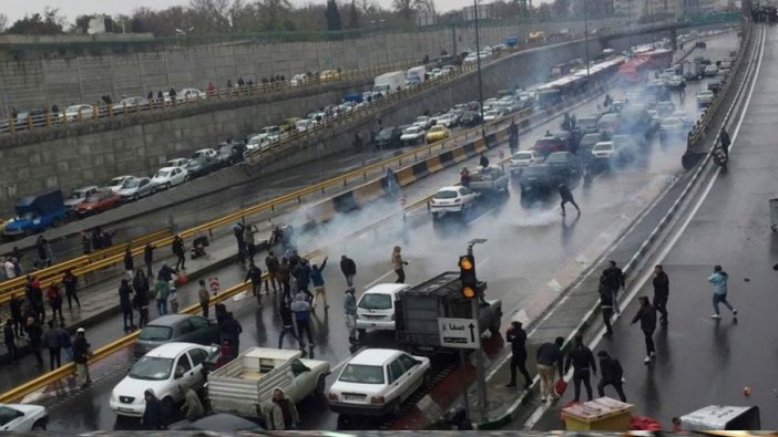 İran hükümeti protestoları kontrol altına aldığını açıkladı