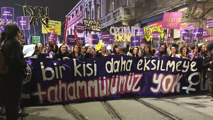 Kadınlar birlikte yürüyor: Kadın yürüyüşüne polis müdahalesi