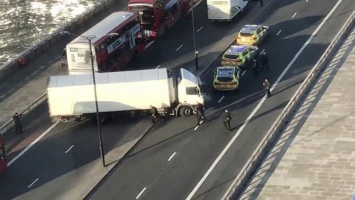 Londra'daki bıçaklı saldırıyı IŞİD üstlendi