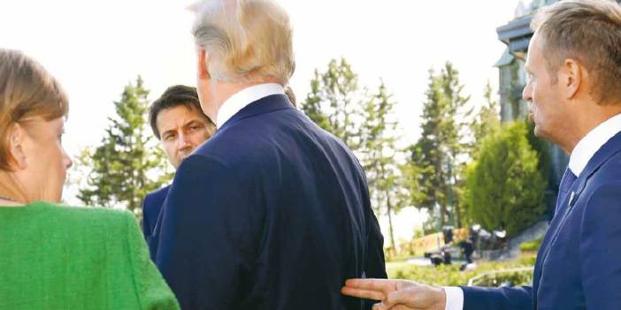 AB Konseyi eski Başkanı, Donald Trump'ın sırtına silah dayadı
