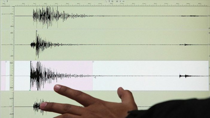 Ege sallandı: Manisa'da 5.1 büyüklüğünde deprem
