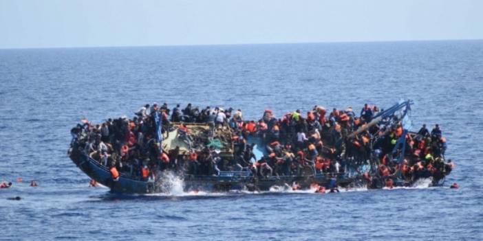 Antalya'dan yola çıkan göçmen teknesi battı: 50 kişi kayıp