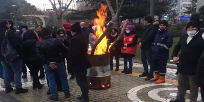 Greve saatler kala: Kadıköy Belediyesi işçileri belediye binasında