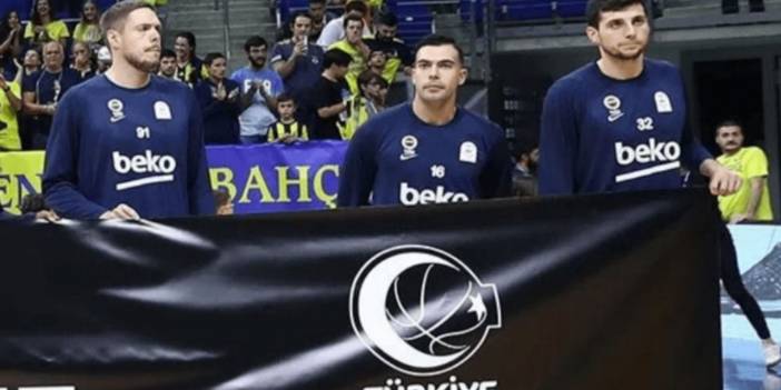 Atatürk pankartını tutmayan Sloukas’tan açıklama