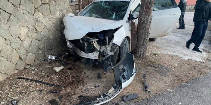 Kazadan kaçarken cami duvarına çarptı