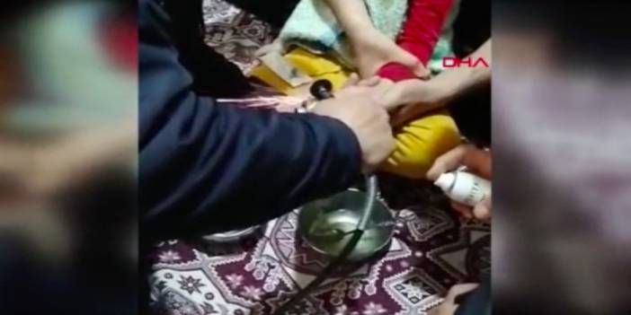 Kapı tokmağına parmağını sıkıştıran çocuğu itfaiye kurtardı