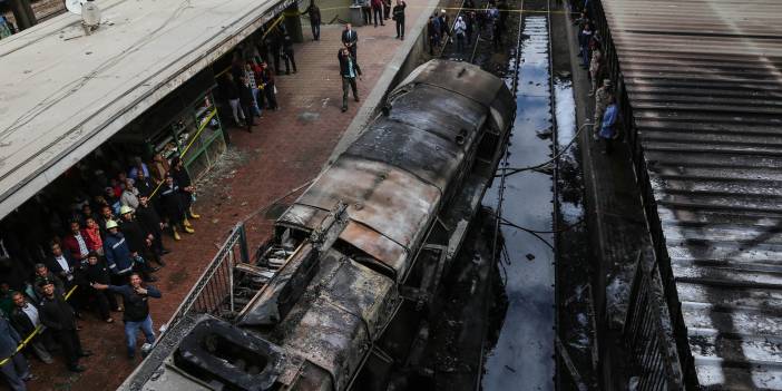 Mısır'daki tren kazasında savcı makinist ve yardımcısını suçladı
