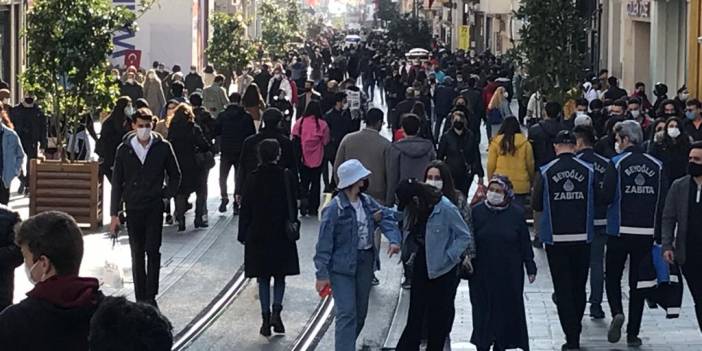İstiklal Caddesi yine doldu taştı