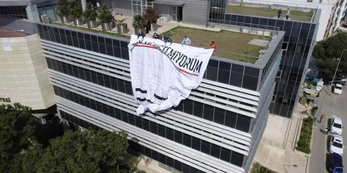 İzmir'den 15 metrelik 'Ölmek İstemiyorum' pankartı