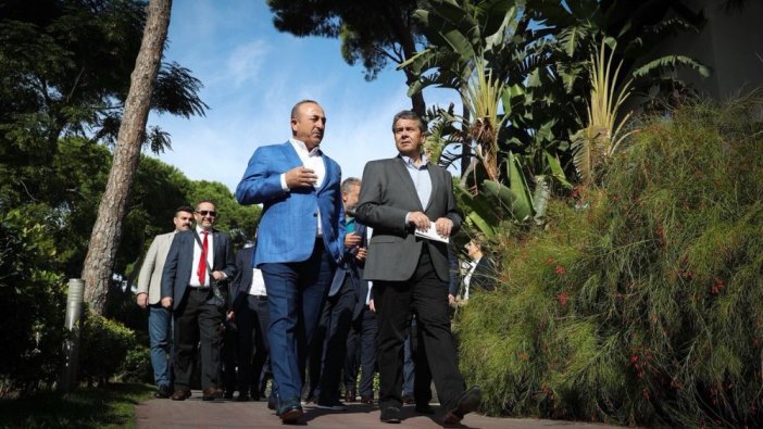 Dışişleri Bakanı Çavuşoğlu, Antalya’da Almanya Dışişleri Bakanı Gabriel ile bir araya geldi