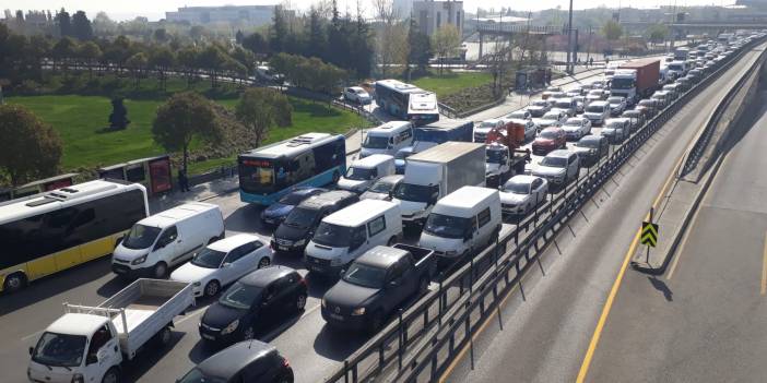 Tam kapanmada trafikte yoğunluk