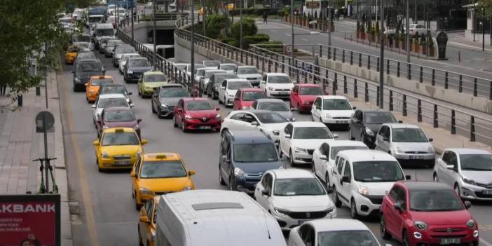 Trafik yoğunluğuna 'Bu nasıl Tam Kapanma' tepkisi