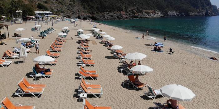Alanya’da tarihi sessizlikte sahiller turistlere kaldı
