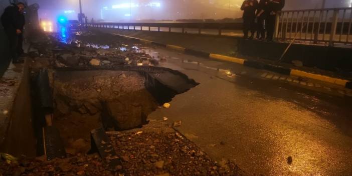 Patlayan su borusu yolu bu hale getirdi