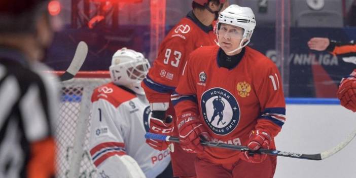 Rusya devlet başkanı Putin buz hokeyi maçında 9 gol attı!