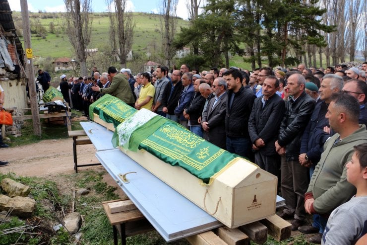 Tokat'taki kazada ölen 7 kişinin cenazeleri toprağa verildi