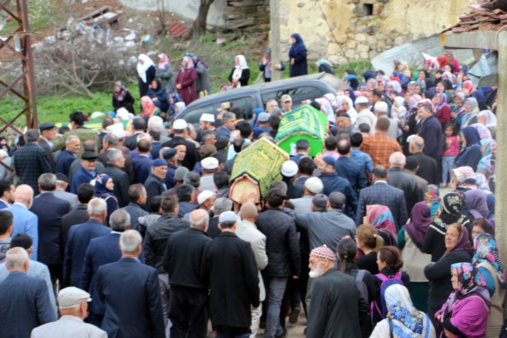 Tokat'taki kazada ölen 7 kişinin cenazeleri toprağa verildi