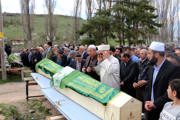 Tokat'taki kazada ölen 7 kişinin cenazeleri toprağa verildi