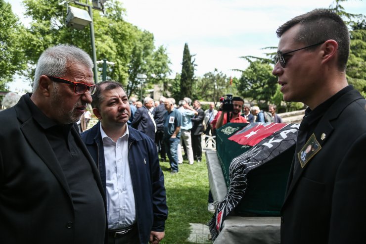 Duayen gazeteci Ulvi Yanardağ son yolculuğuna uğurlandı