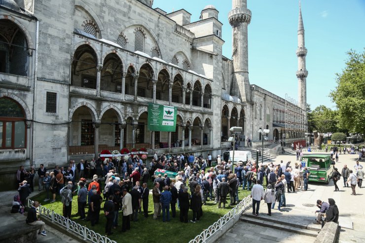 Duayen gazeteci Ulvi Yanardağ son yolculuğuna uğurlandı
