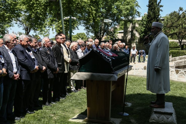 Duayen gazeteci Ulvi Yanardağ son yolculuğuna uğurlandı