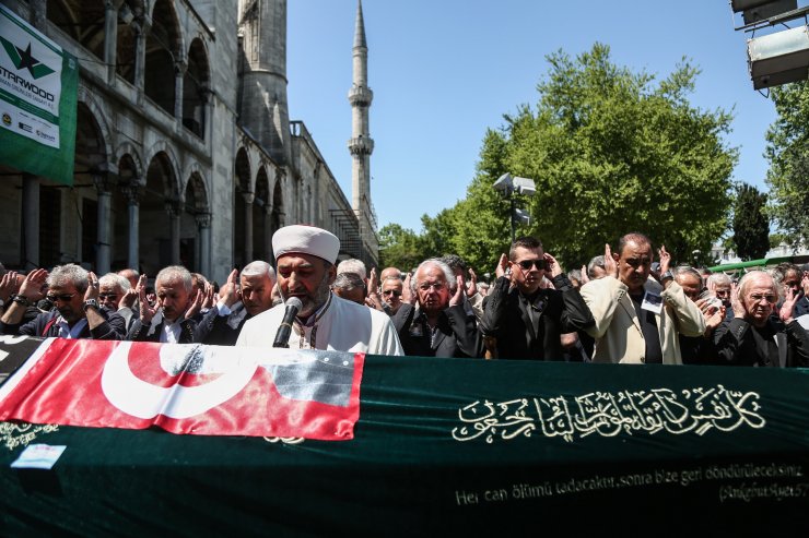 Duayen gazeteci Ulvi Yanardağ son yolculuğuna uğurlandı