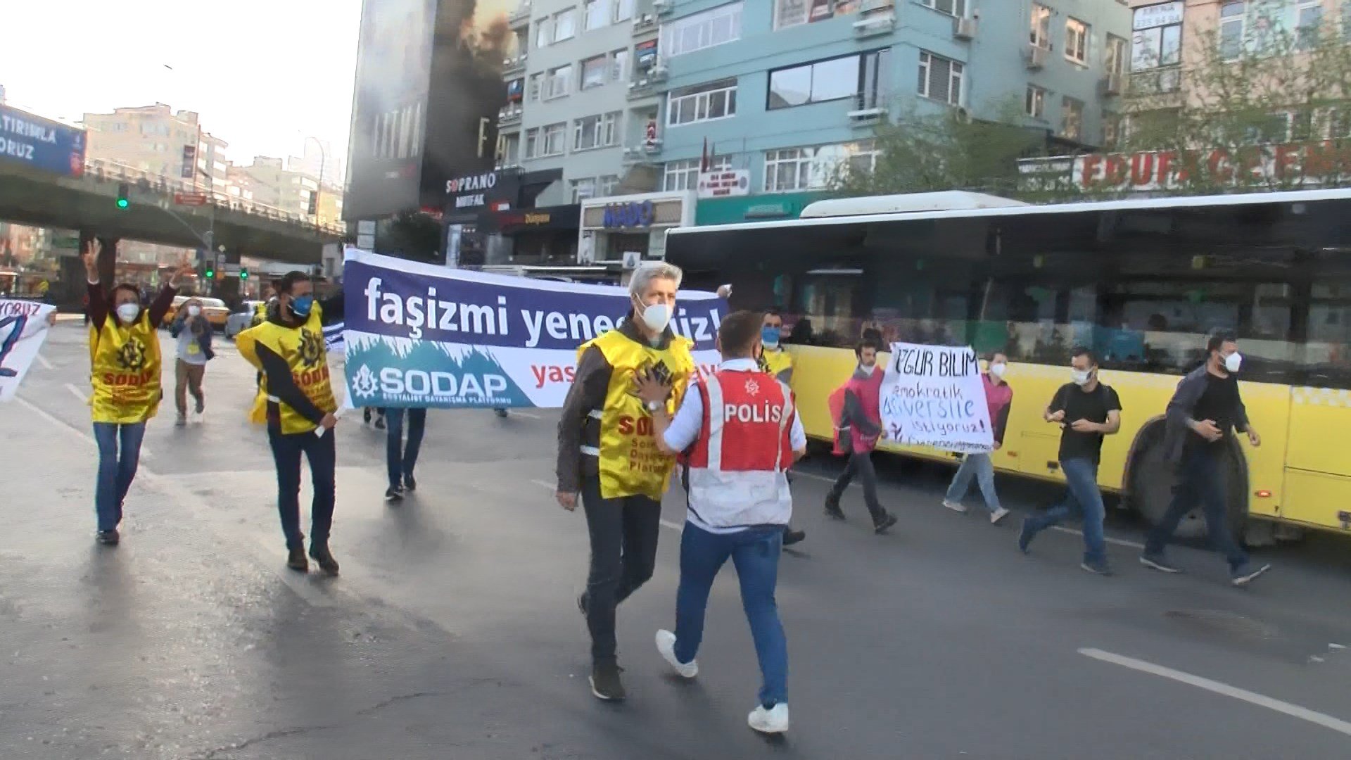 1 Mayıs'ta Taksim'e yürümek isteyenler gözaltına alındı