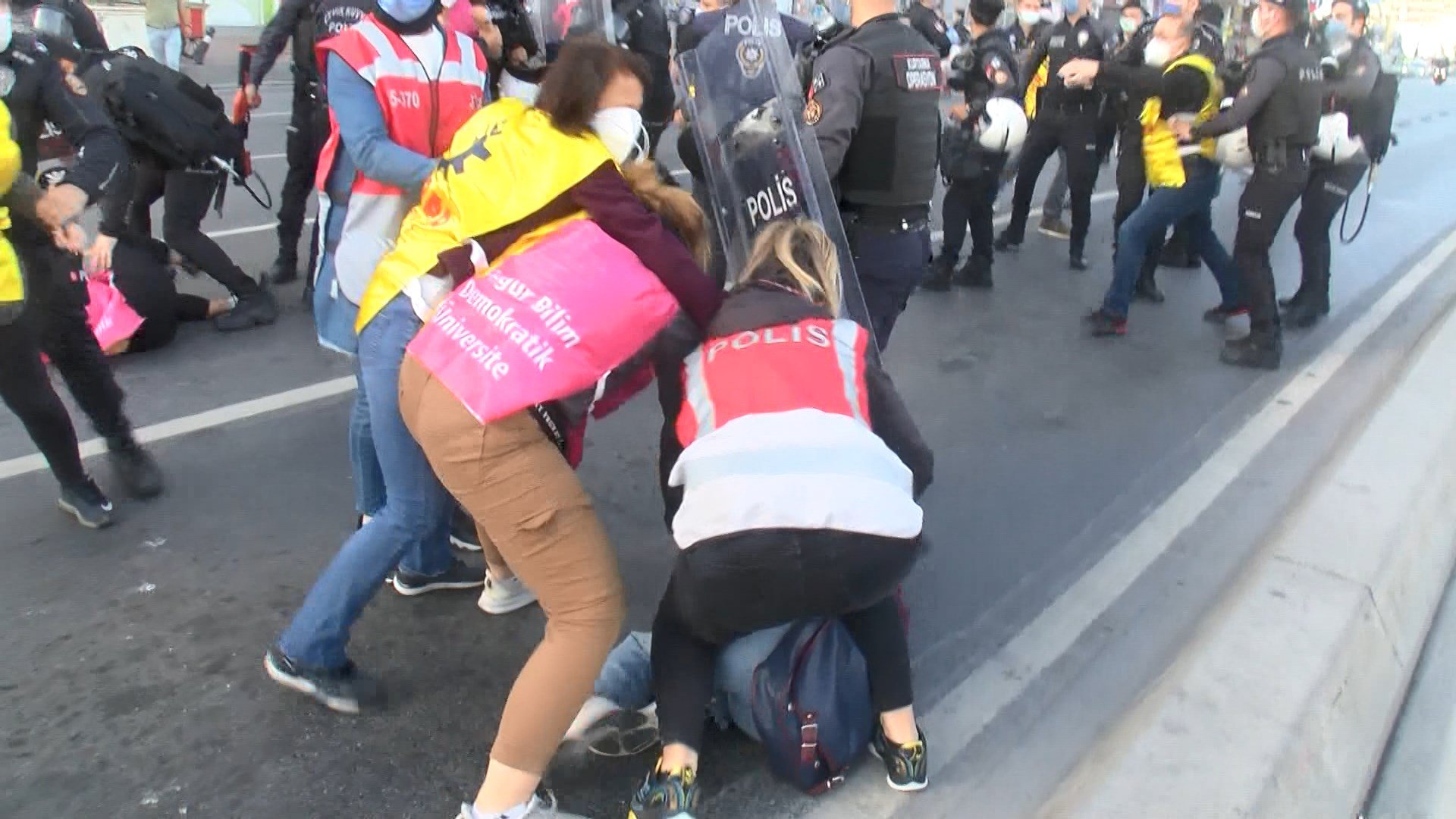 1 Mayıs'ta Taksim'e yürümek isteyenler gözaltına alındı