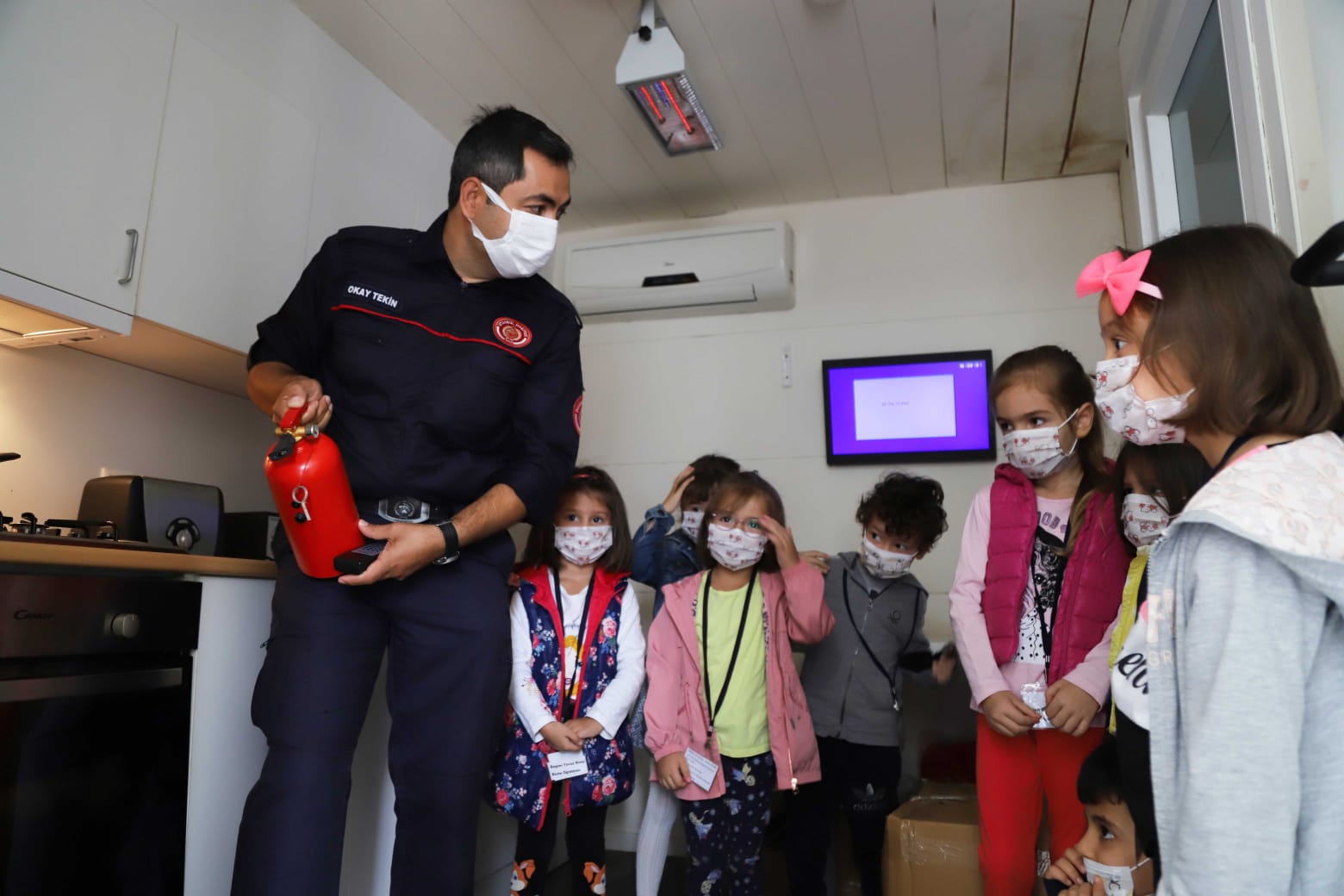 istanbul-itfaiyesinden-kartalli-minik-ogrencilere-yangin-egitimi-2.jpg