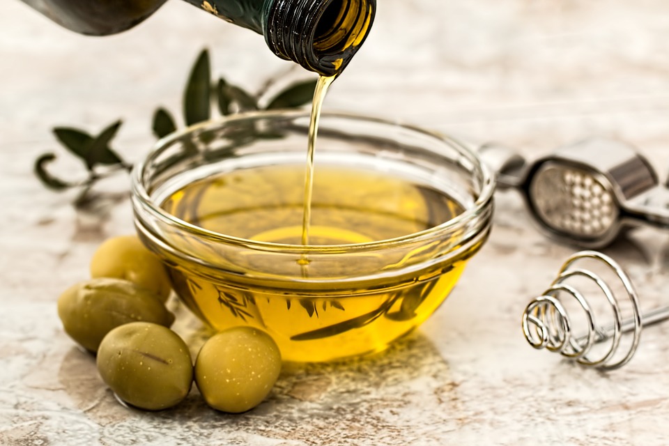 olive-oil-968657-960-720-001.jpg