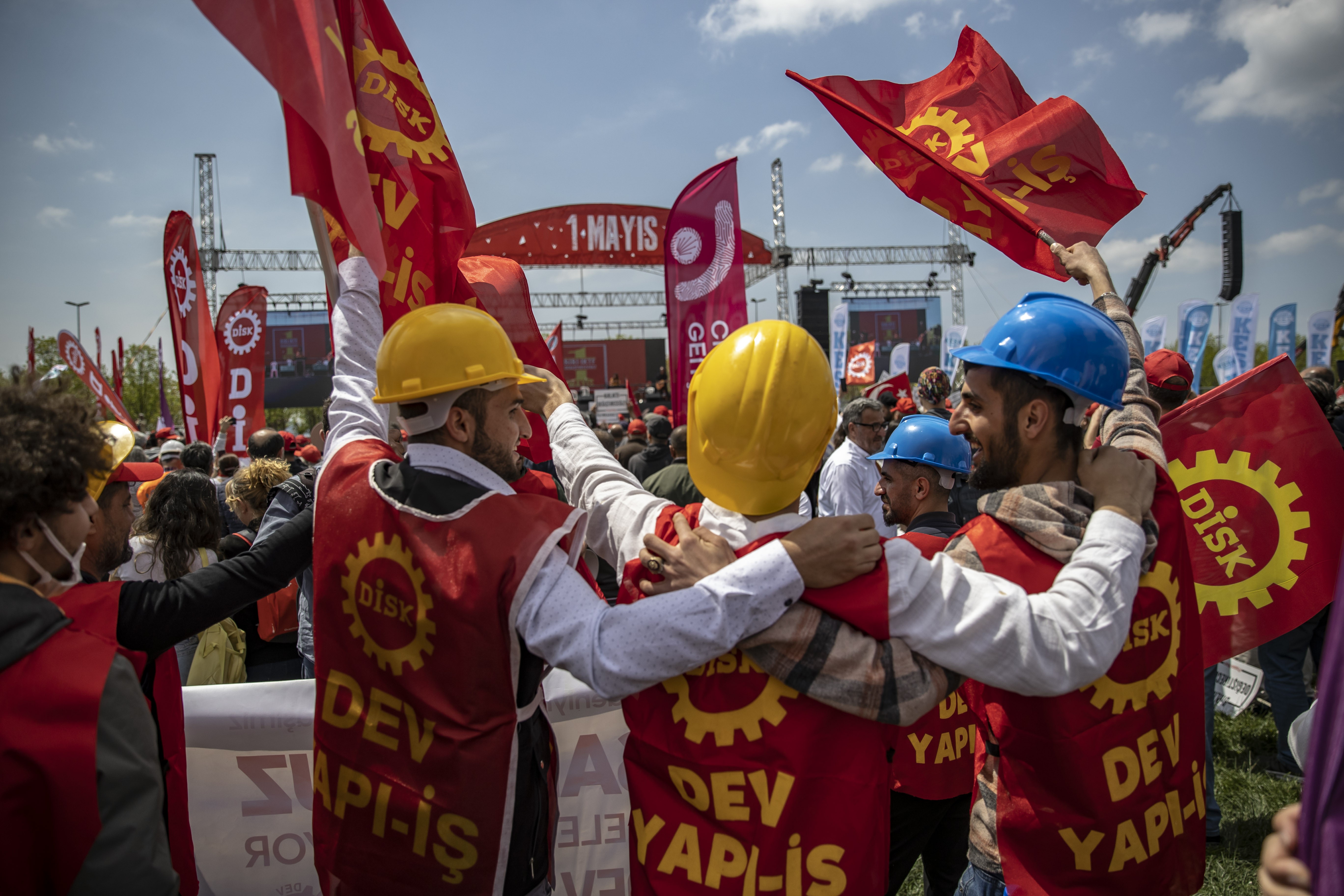 aa-20220501-27736540-27736538-istanbulda-1-mayis-emek-ve-dayanisma-gunu-kutlandi1.jpg