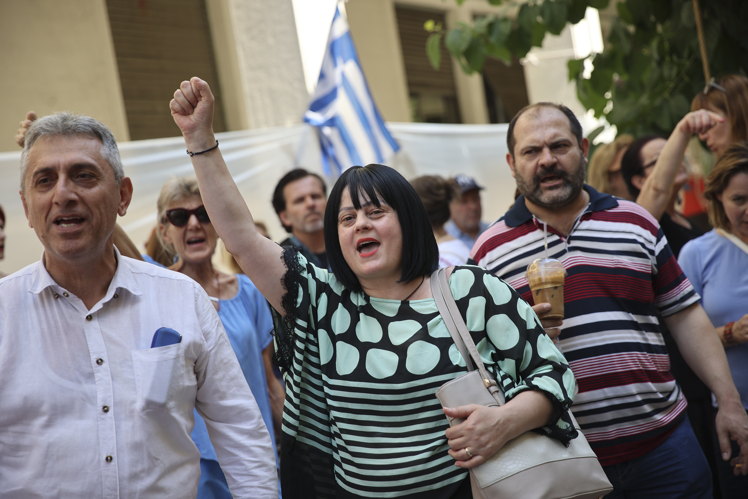 aa-20220622-28227669-28227661-yunanistanda-saglik-calisanlari-grev-yapti.jpg