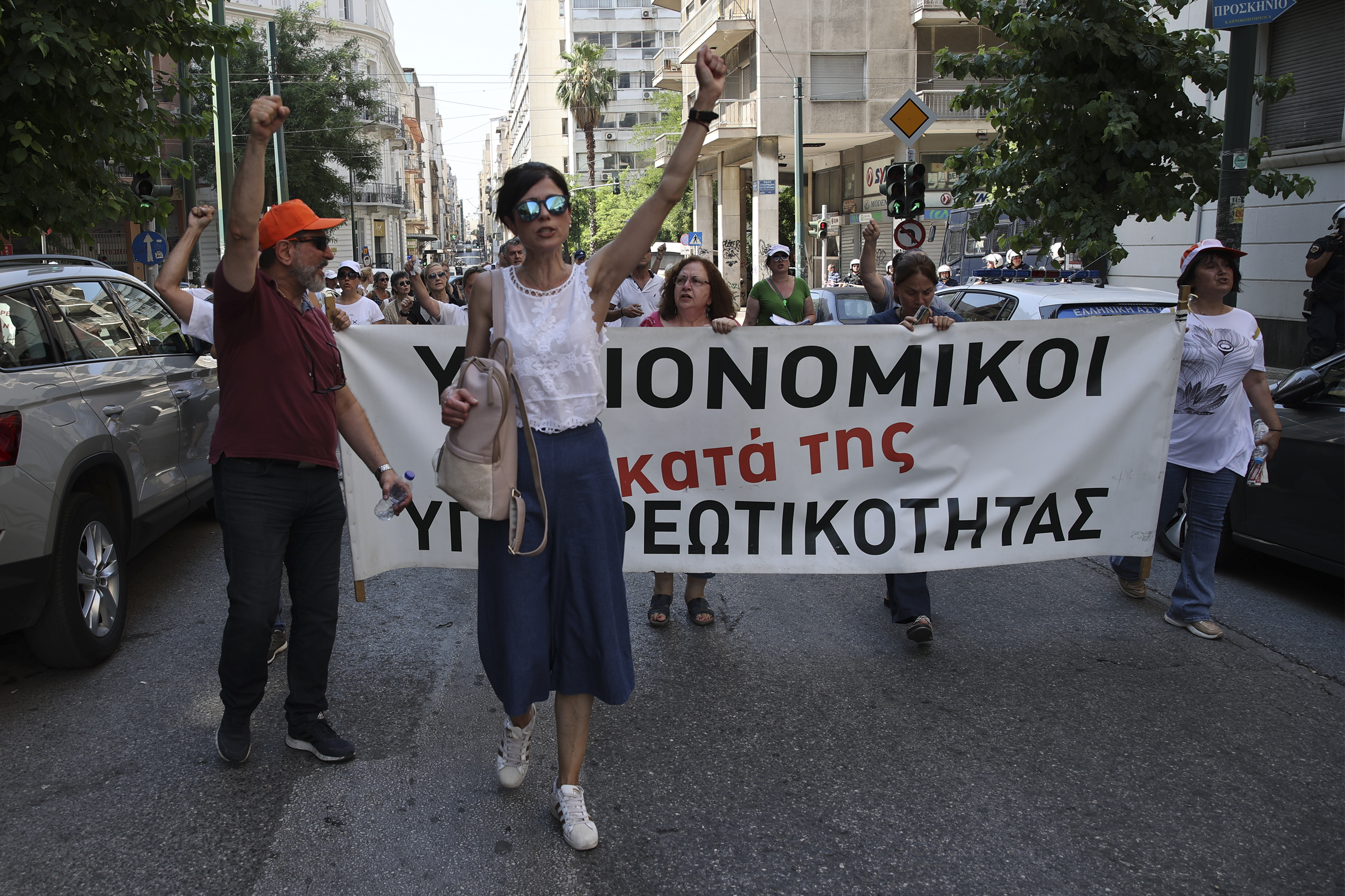 aa-20220622-28227669-28227664-yunanistanda-saglik-calisanlari-grev-yapti.jpg