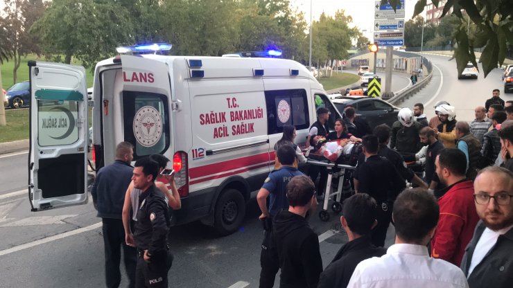 Yayaya çarpıp kaçan sürücüyü, çevredekiler yakaladı